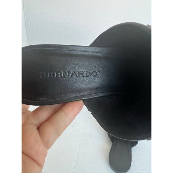 Bernardo Black Leather Studded Pointed Toe Slip On Flat Mule Shoes Sz 8M - Picture 8 of 11